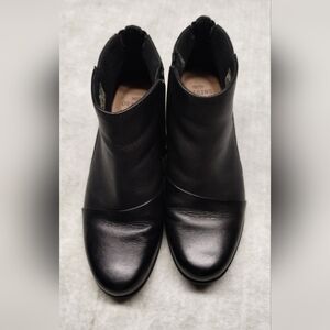 Gella Earth Origins Black Leather Ankle Boots. Size 9
